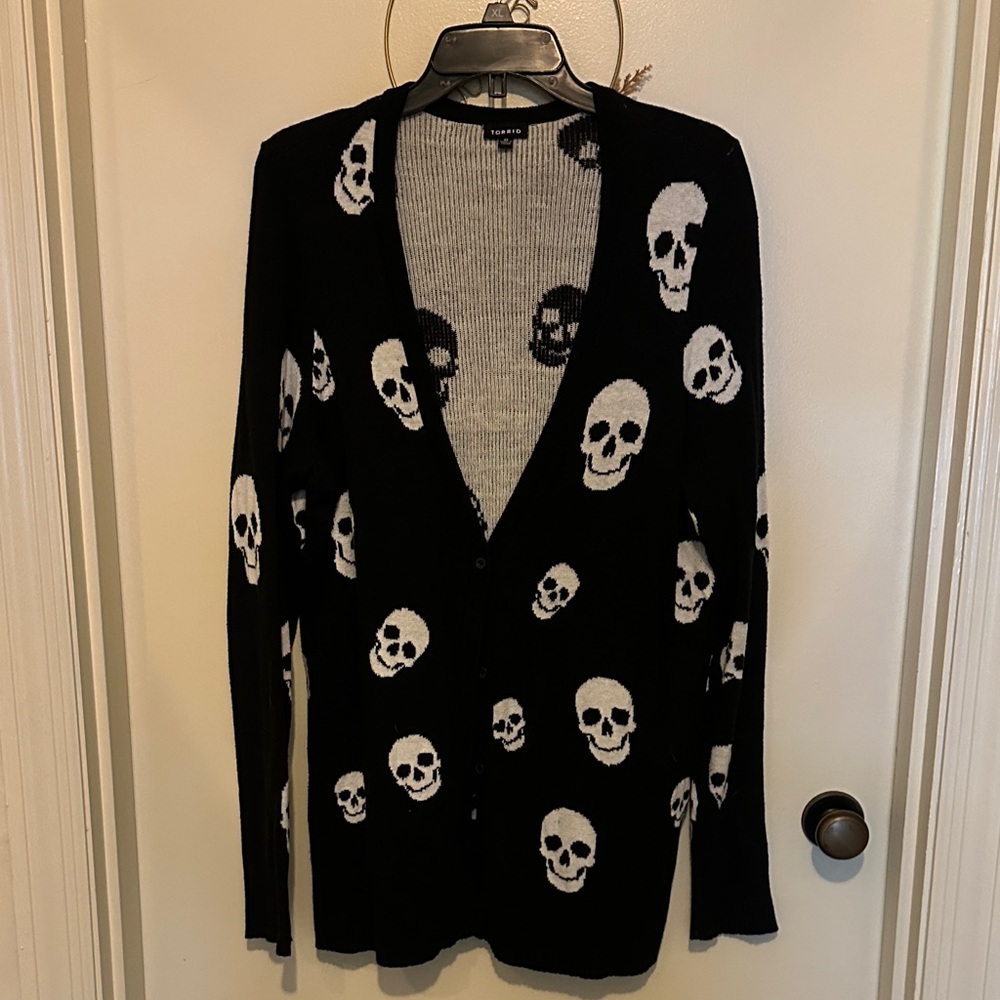 Torrid Black and White skull 💀 cardigan